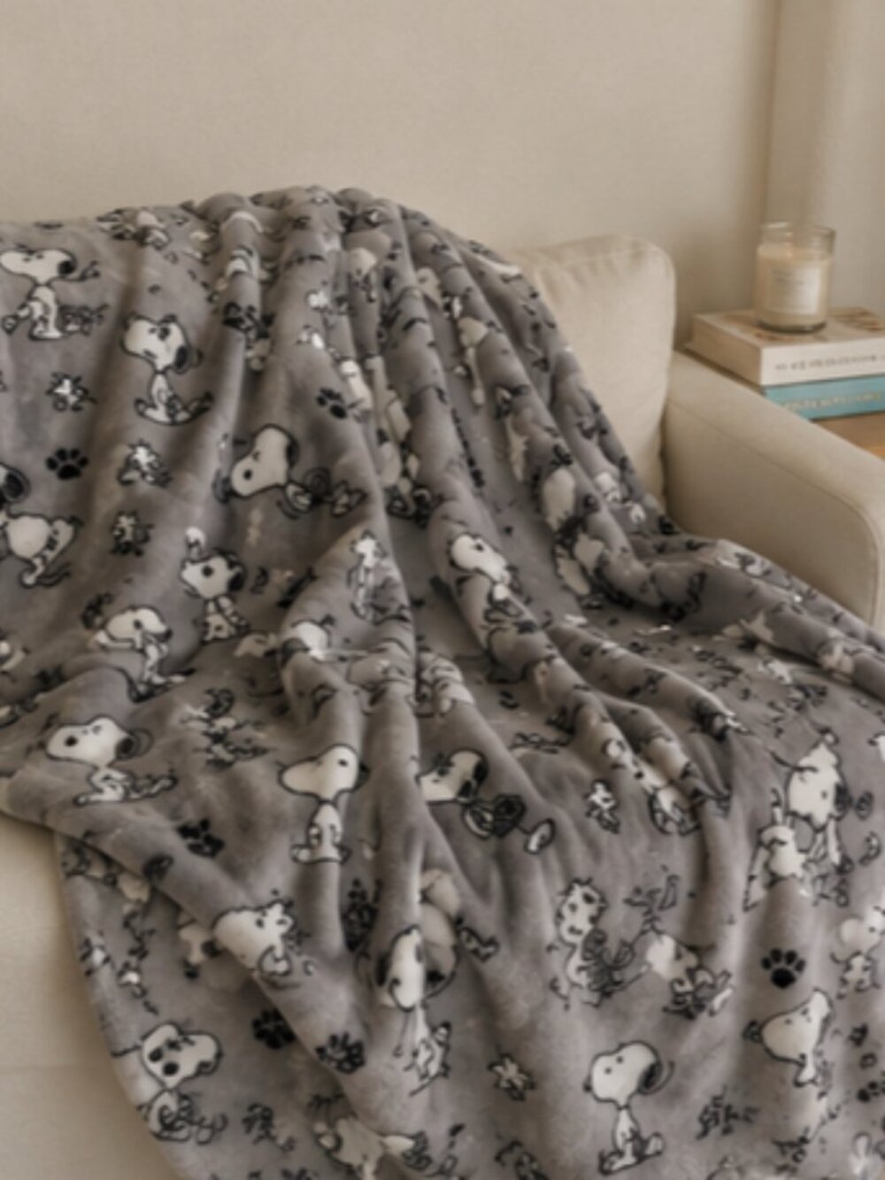Peanuts Snoopy Throw Blanket - Picture 1 of 8